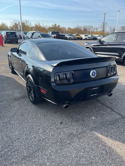 2008 Ford Mustang Deluxe 2