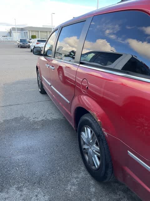 2008 Chrysler Town & Country Limited 3