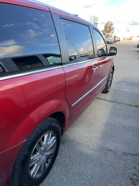 2008 Chrysler Town & Country Limited 5