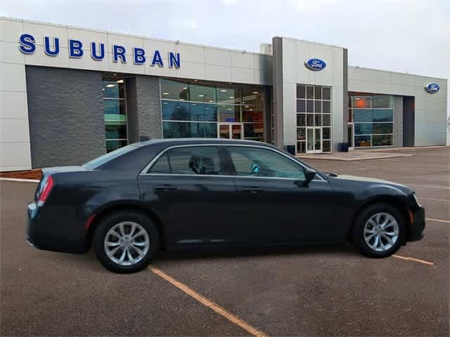 2015 Chrysler 300 Limited 9