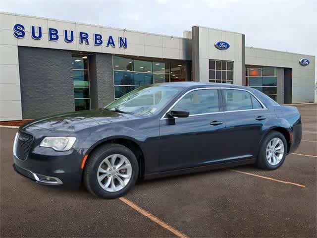 2015 Chrysler 300 Limited 4