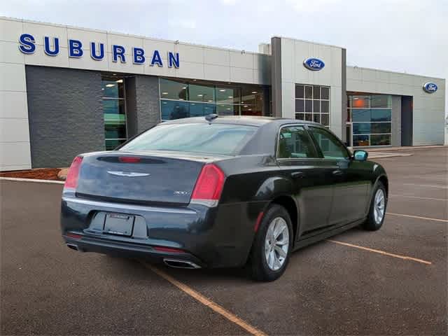 2015 Chrysler 300 Limited 8