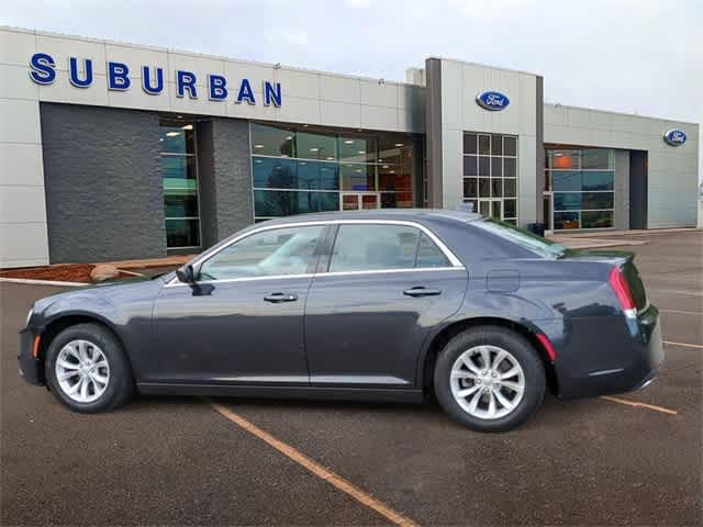 2015 Chrysler 300 Limited 6