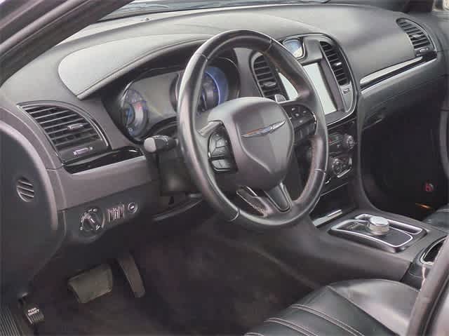 2017 Chrysler 300 300S 10
