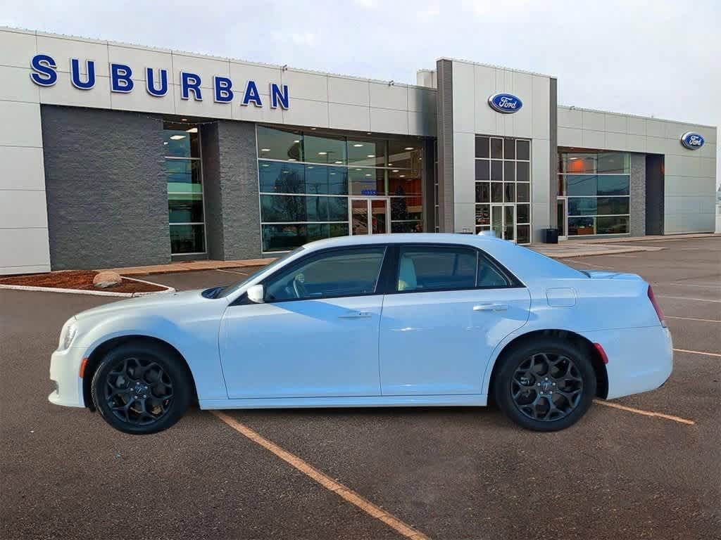 2022 Chrysler 300 300 Touring L 5