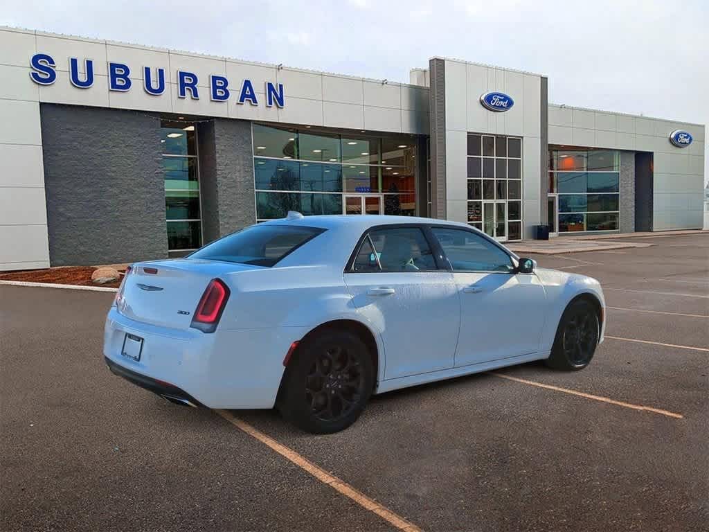 2022 Chrysler 300 300 Touring L 8