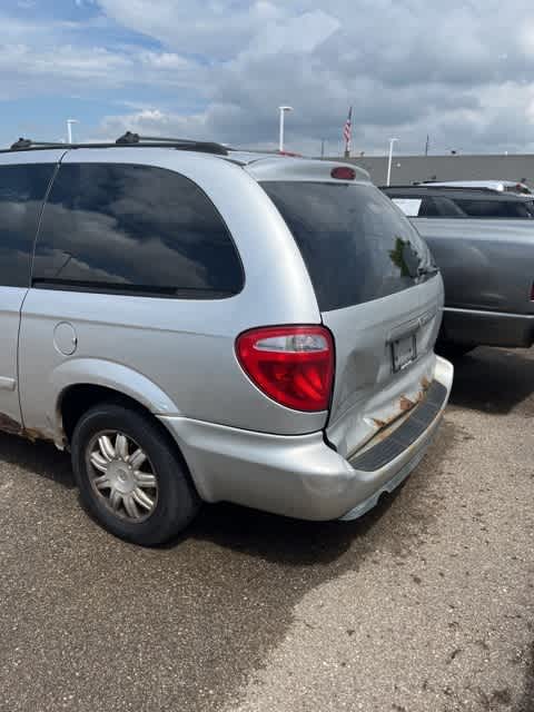 2005 Chrysler Town & Country Touring 3