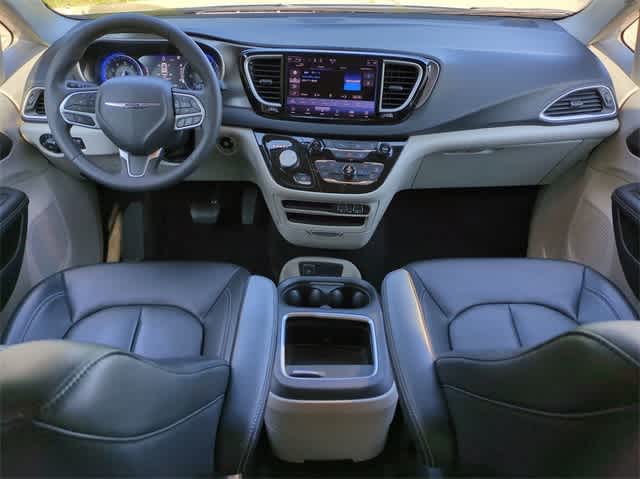 2023 Chrysler Pacifica Touring L 15