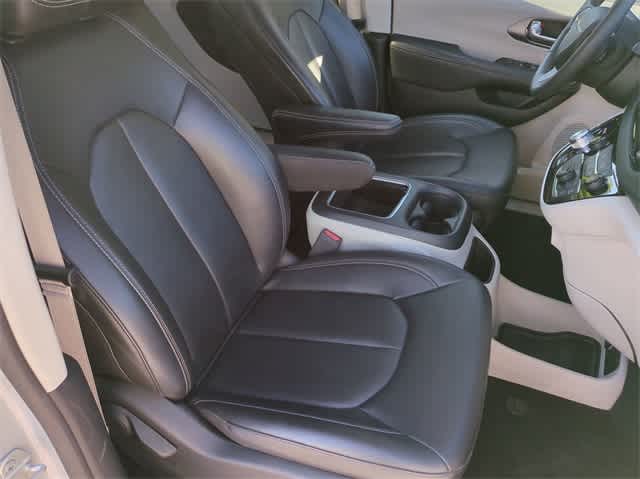 2023 Chrysler Pacifica Touring L 19