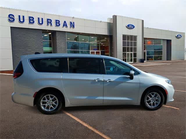 2023 Chrysler Pacifica Touring L 9