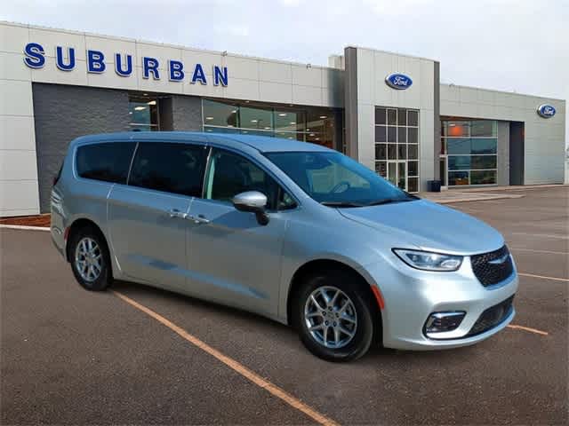 2023 Chrysler Pacifica Touring L 2