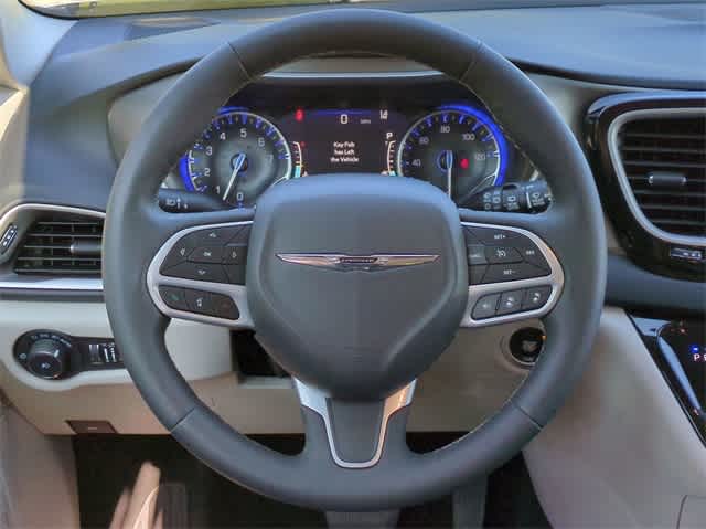 2023 Chrysler Pacifica Touring L 20