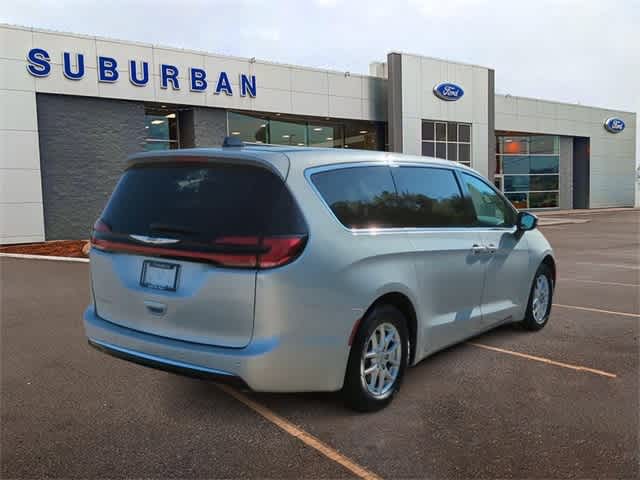 2023 Chrysler Pacifica Touring L 8