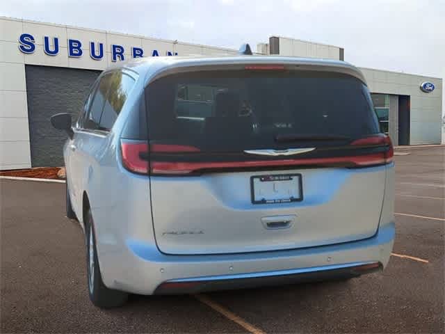 2023 Chrysler Pacifica Touring L 7