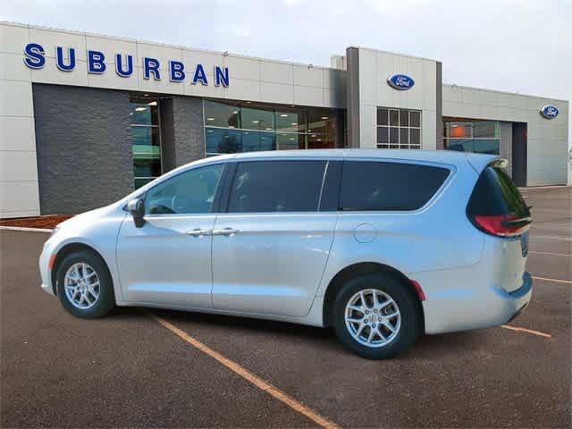 2023 Chrysler Pacifica Touring L 6