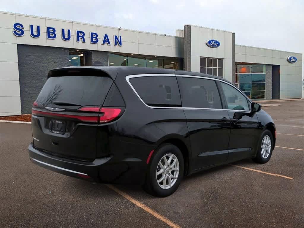 2024 Chrysler Pacifica Touring L 8