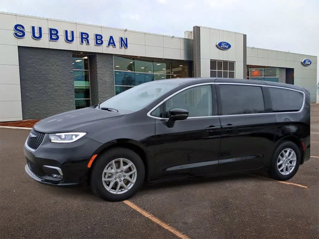 2024 Chrysler Pacifica Touring L 4