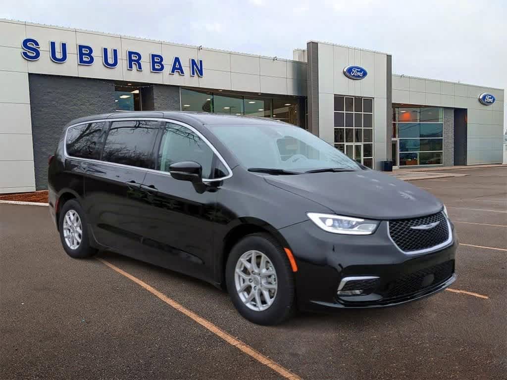 2024 Chrysler Pacifica Touring L 2