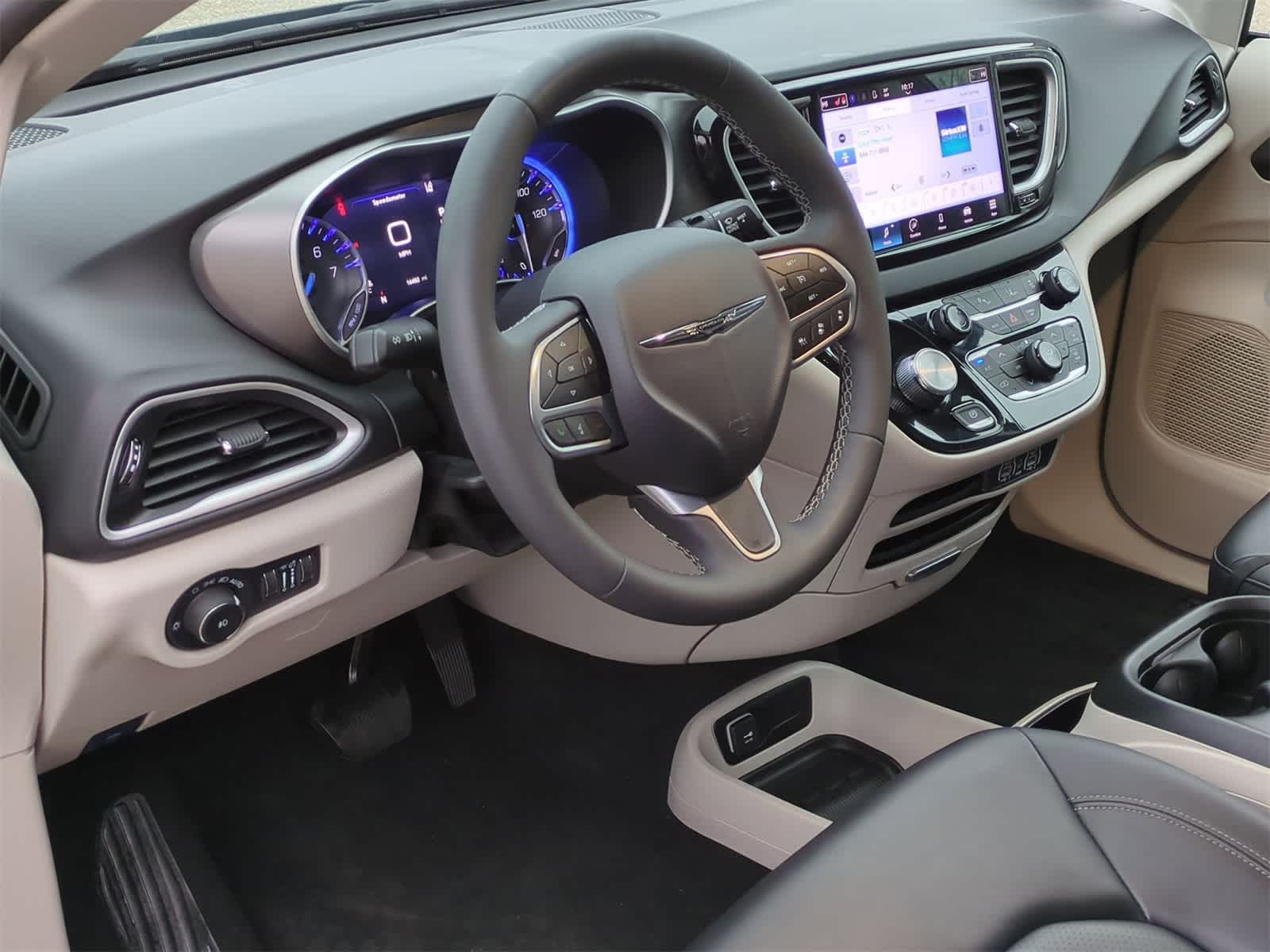 2024 Chrysler Pacifica Touring L 10