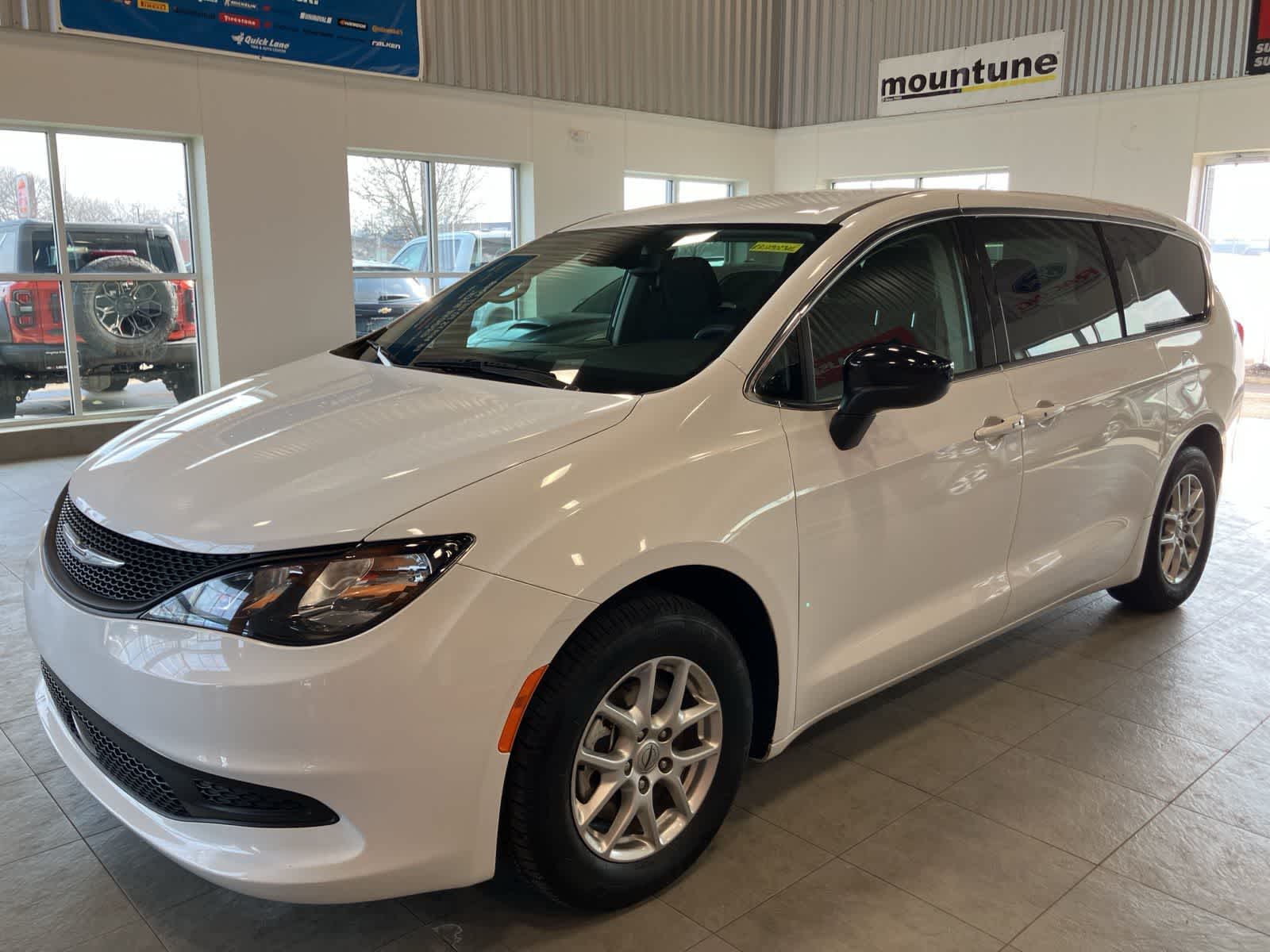 2024 Chrysler Voyager LX FWD