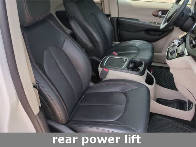 2018 Chrysler Pacifica Touring L Plus 21