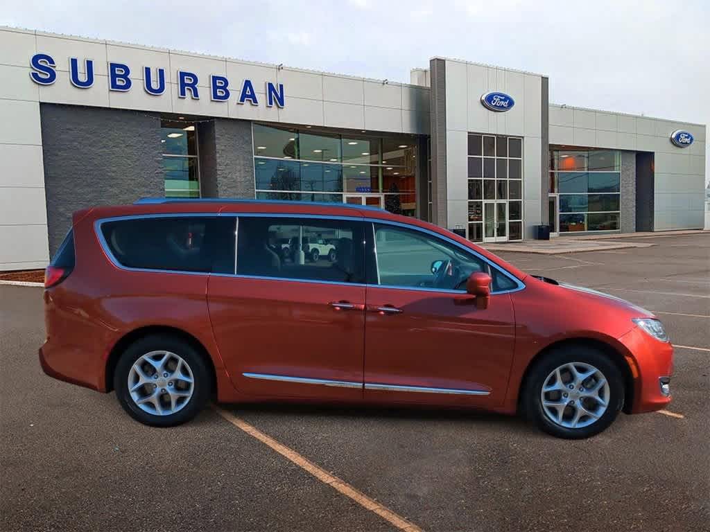 2018 Chrysler Pacifica Touring L Plus 9