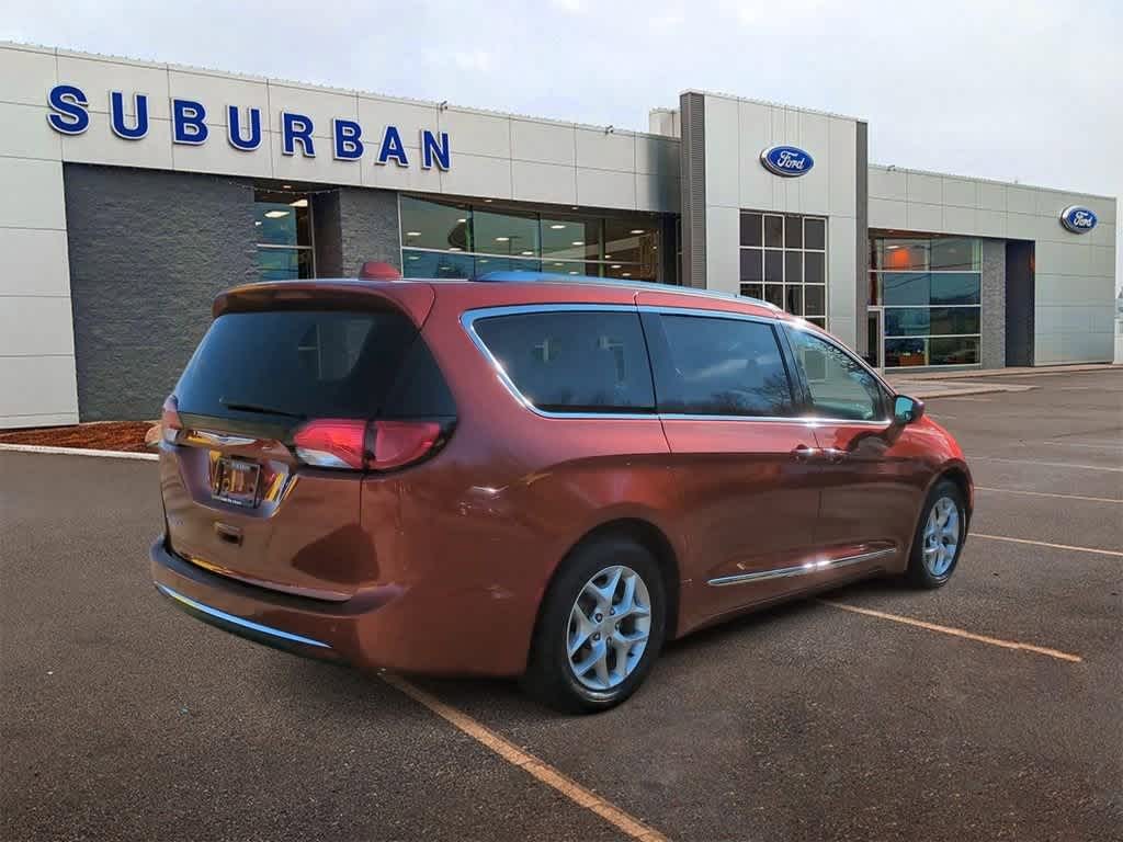 2018 Chrysler Pacifica Touring L Plus 8