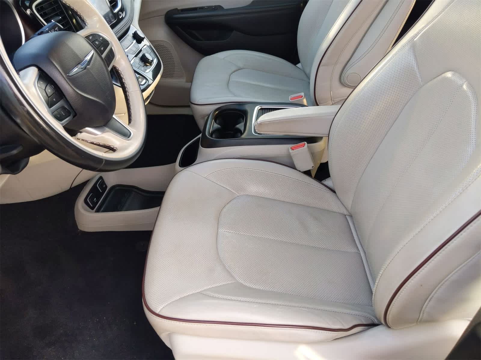 2019 Chrysler Pacifica Limited 16