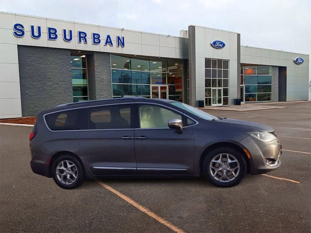 2019 Chrysler Pacifica Limited 9