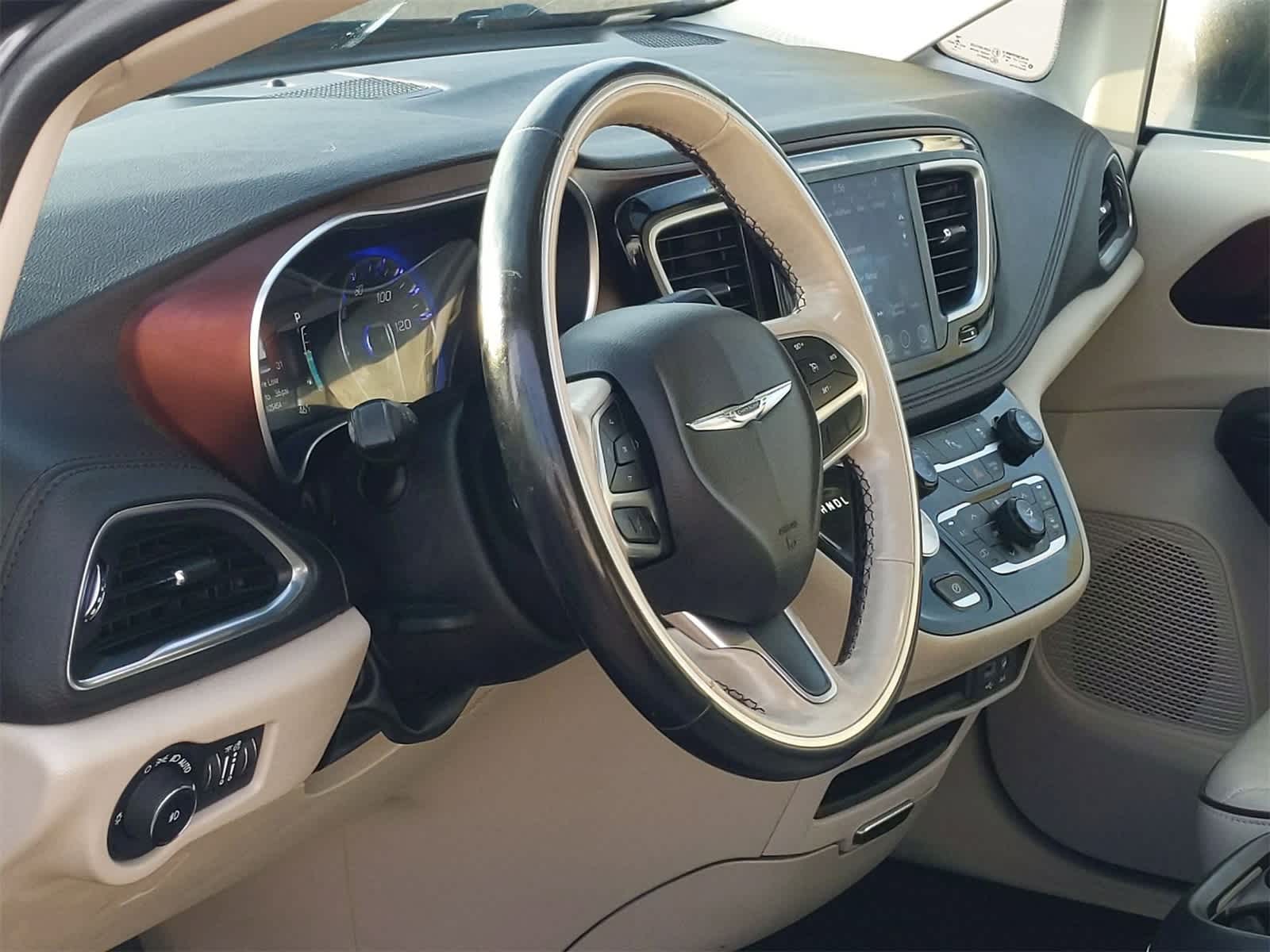 2019 Chrysler Pacifica Limited 10