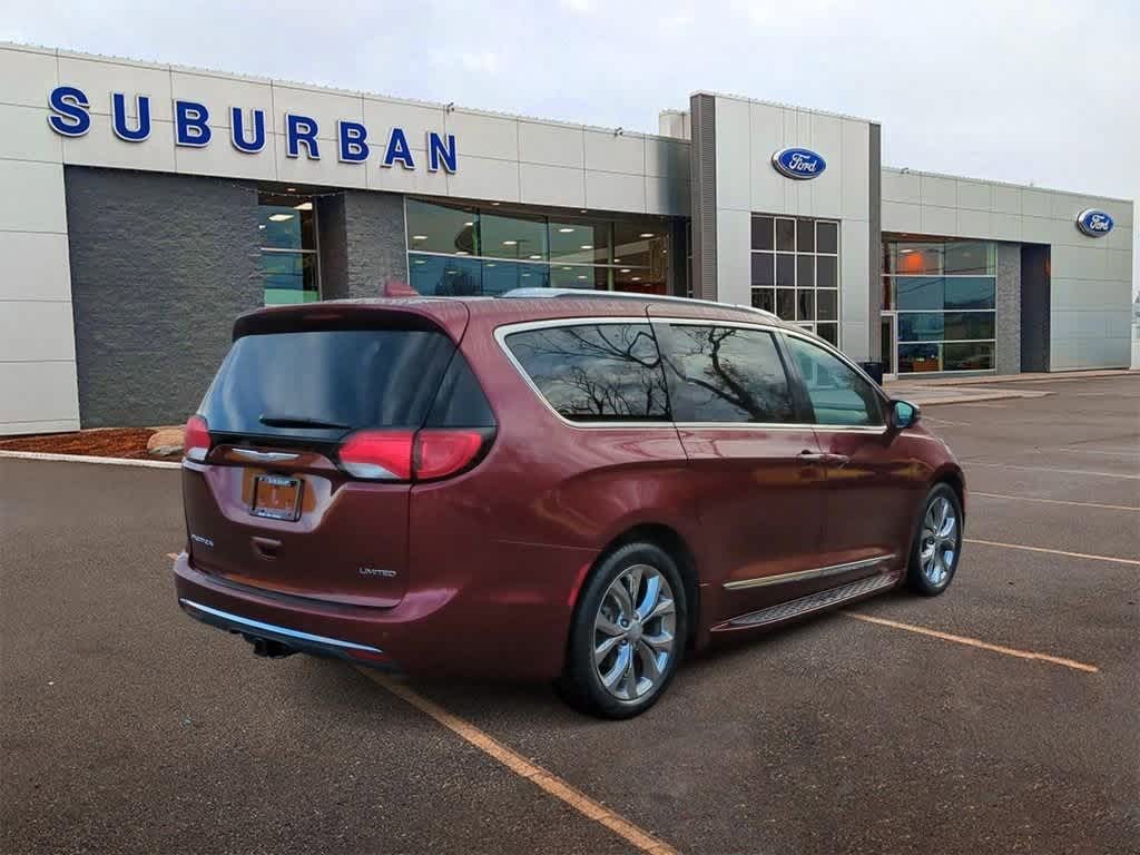 2017 Chrysler Pacifica Limited 8