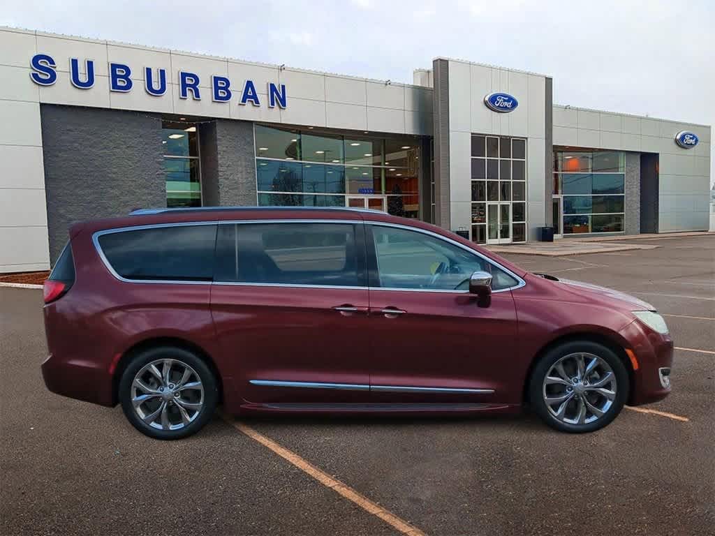 2017 Chrysler Pacifica Limited 9