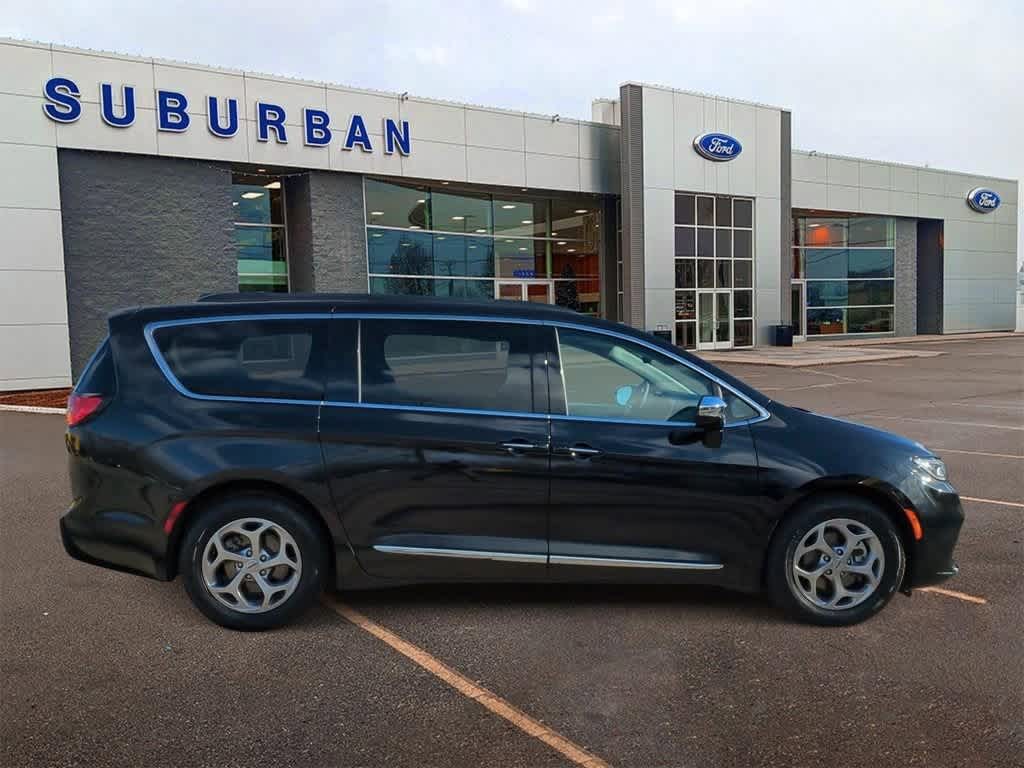 2023 Chrysler Pacifica Limited 9