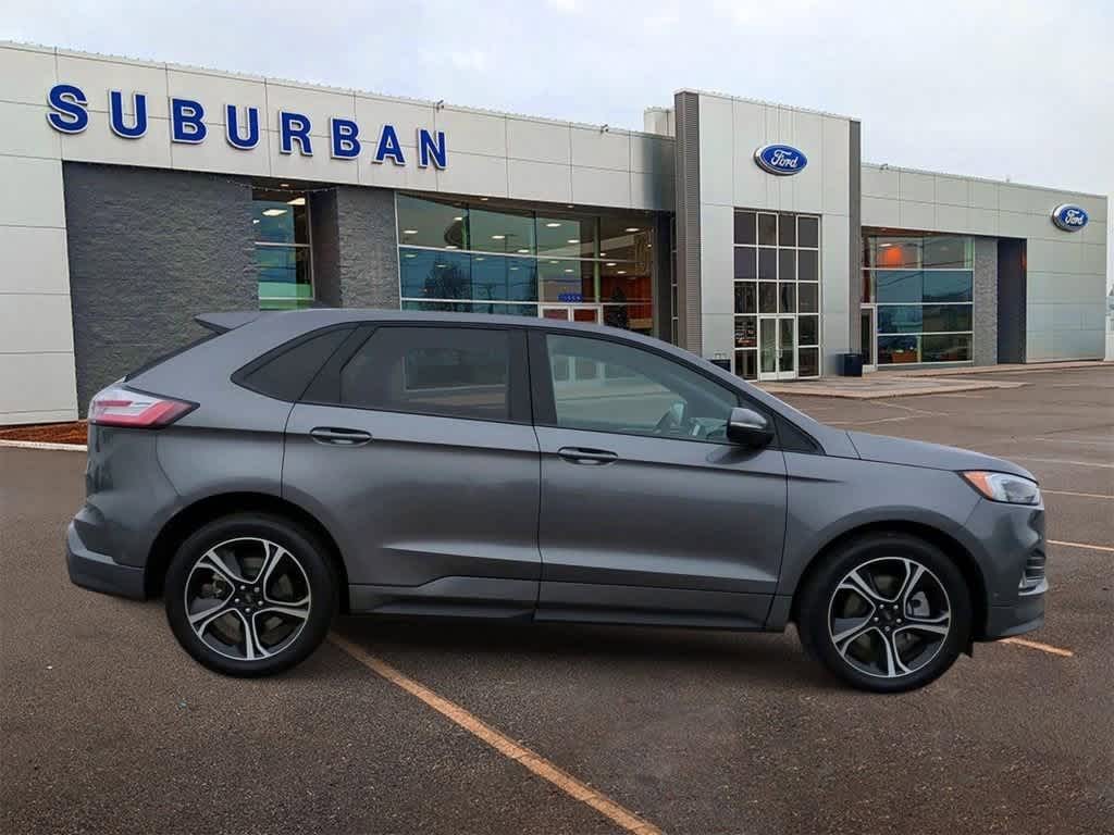 2022 Ford Edge ST 9