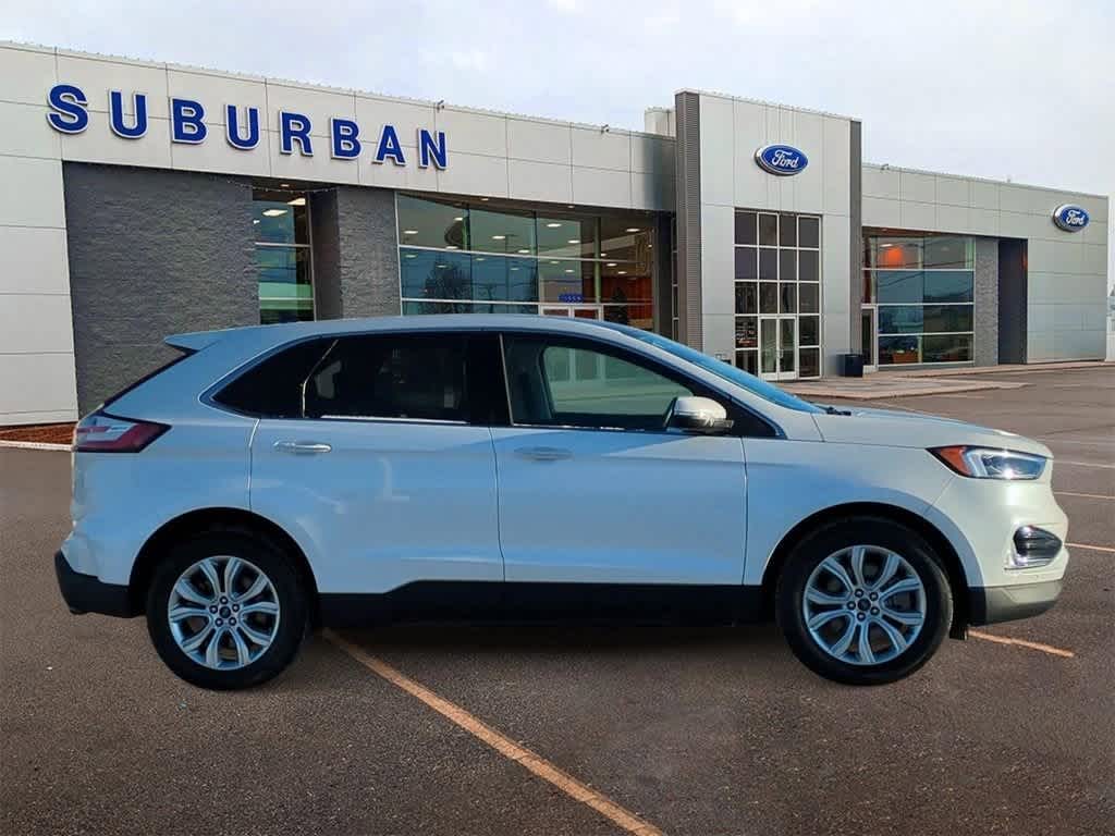 2022 Ford Edge Titanium 9