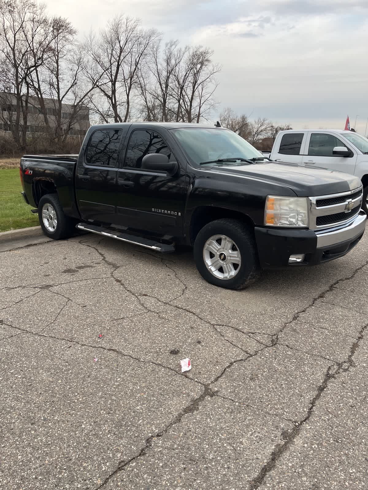 2007 Chevrolet Silverado 1500 LT w/1LT 2WD Crew Cab 143.5 10