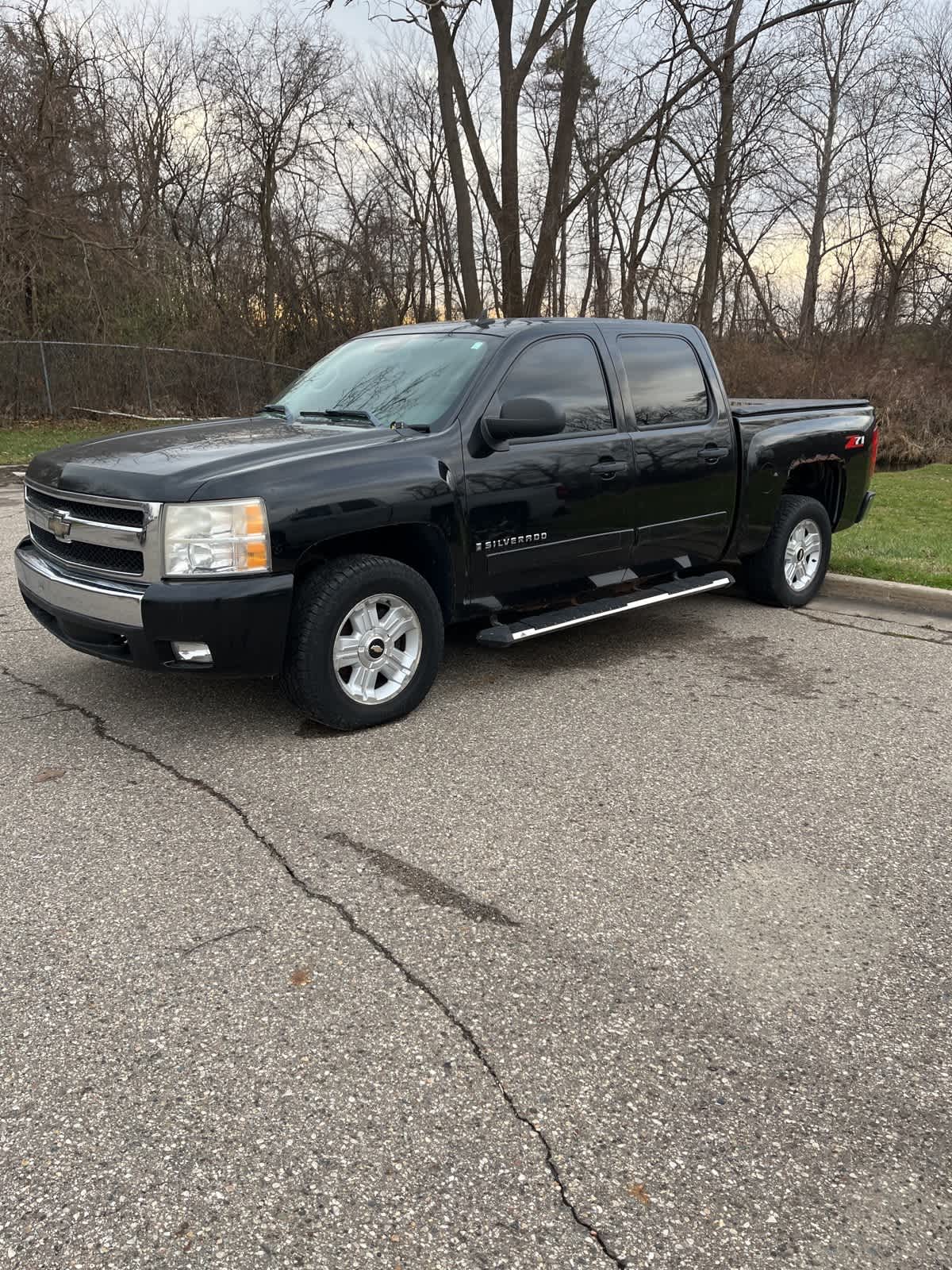 2007 Chevrolet Silverado 1500 LT w/1LT 2WD Crew Cab 143.5 9