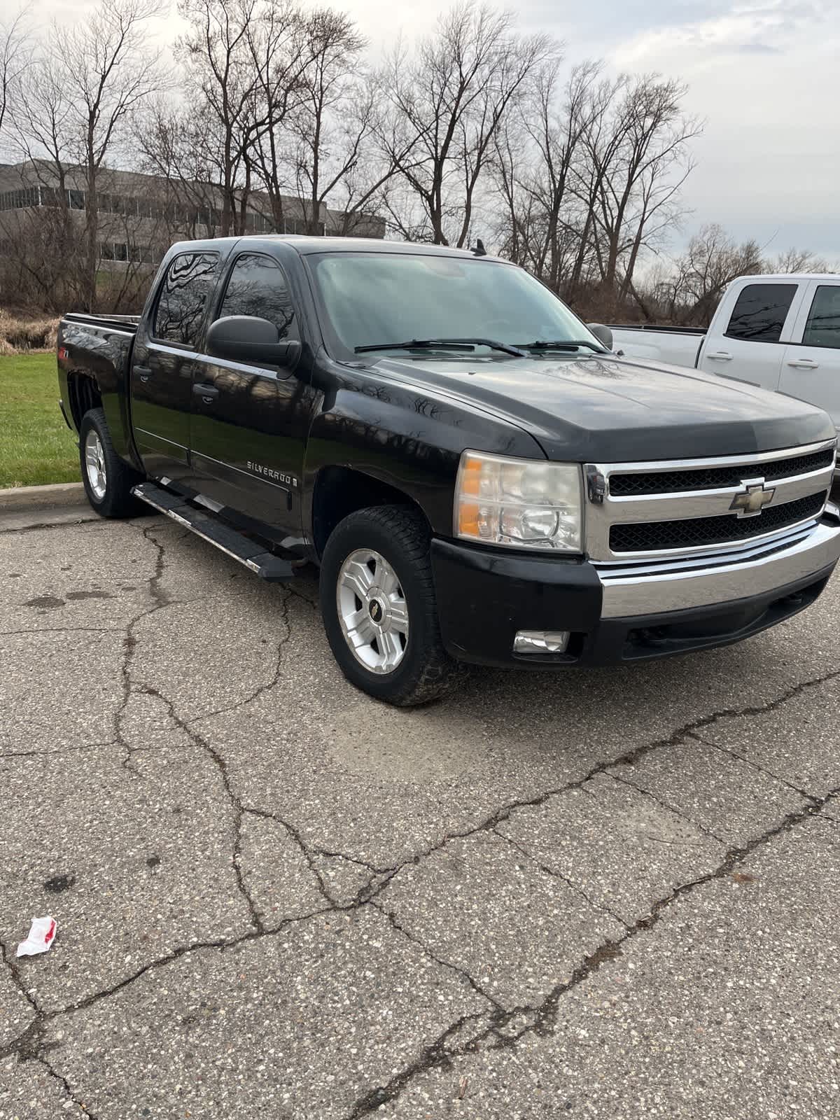 2007 Chevrolet Silverado 1500 LT w/1LT 2WD Crew Cab 143.5 7