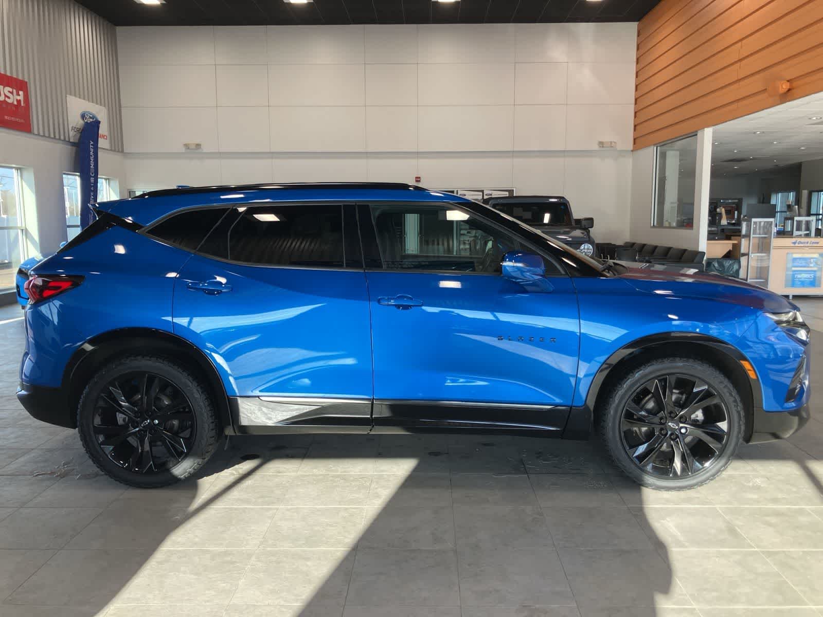 View vehicle photo 4