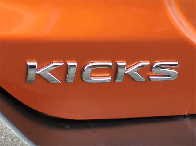 2020 Nissan Kicks SR 13