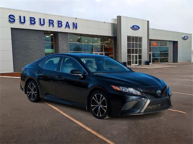 2019 Toyota Camry SE 2