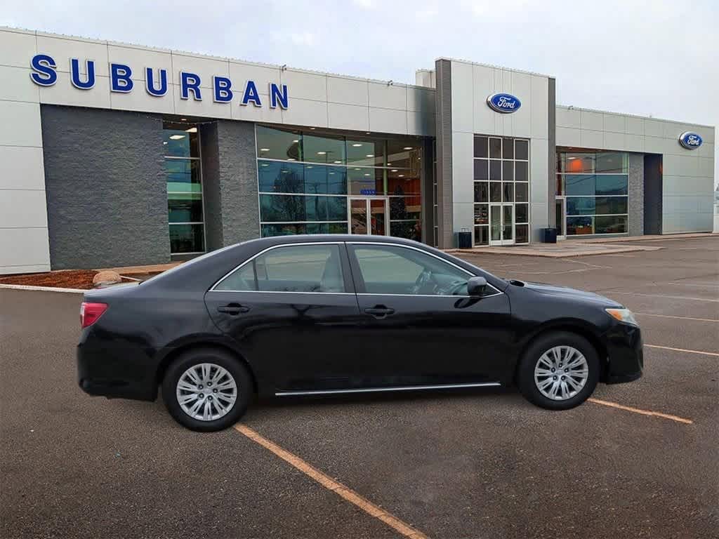 2013 Toyota Camry LE 9