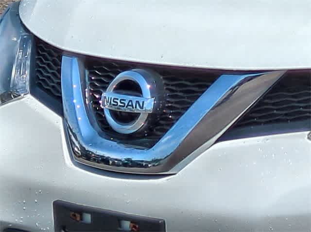 2016 Nissan Rogue SV 12