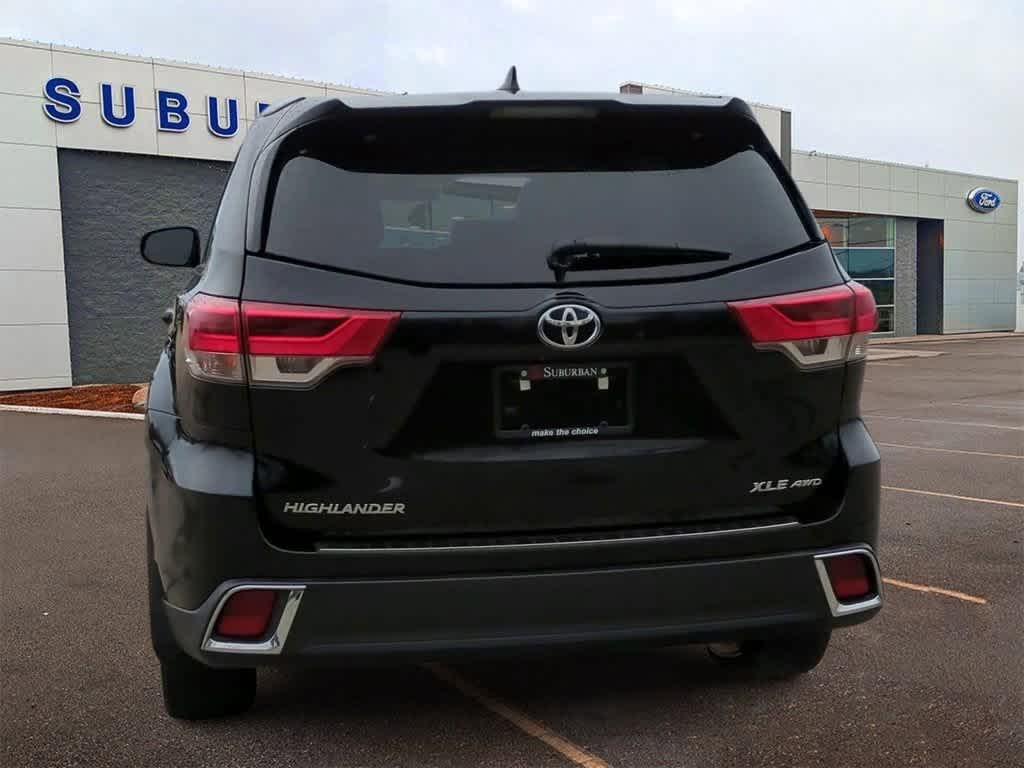 2019 Toyota Highlander  7