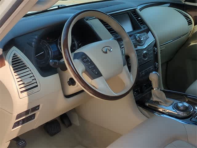 2012 INFINITI QX56 7-passenger 10