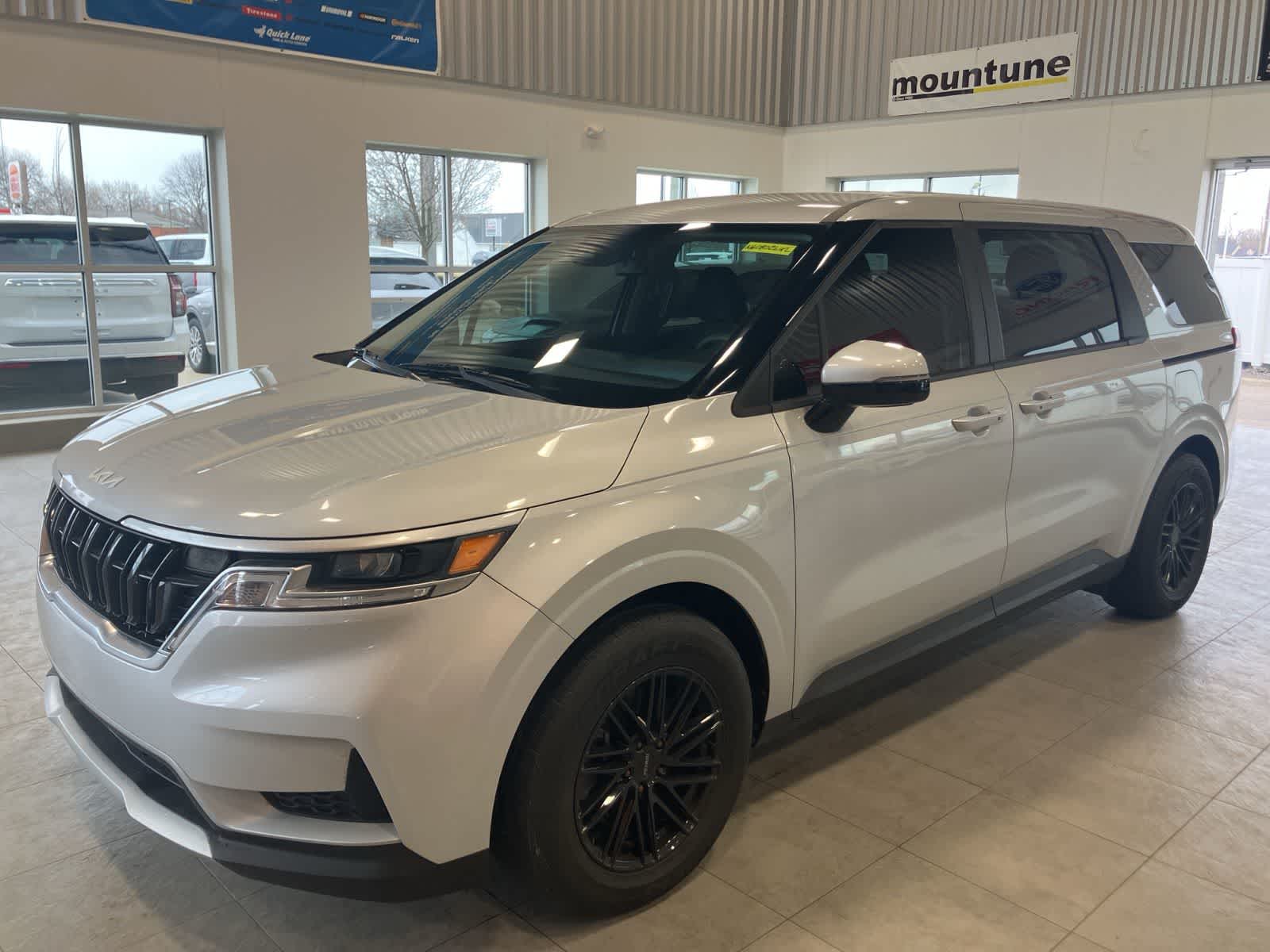 2022 Kia Carnival LX FWD