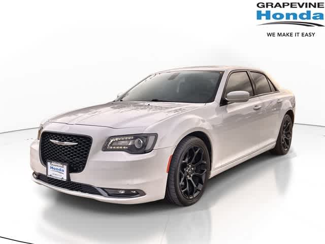 2018 Chrysler 300 S's photo
