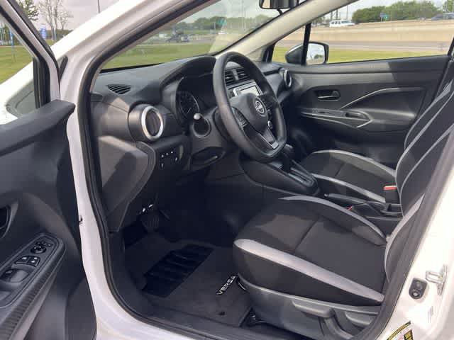 View vehicle photo 3