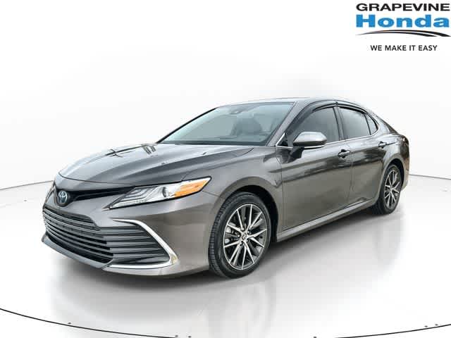 2022 Toyota Camry Hybrid XLE