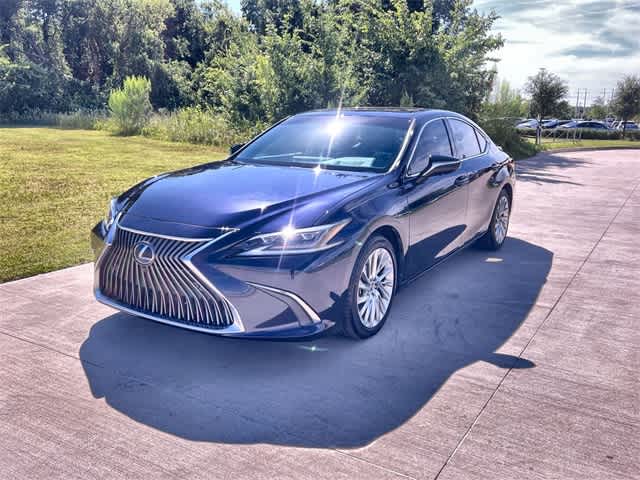 2021 Lexus ES 300h Ultra Luxury photo 2